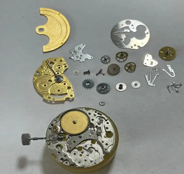 芝柏手表机芯保养